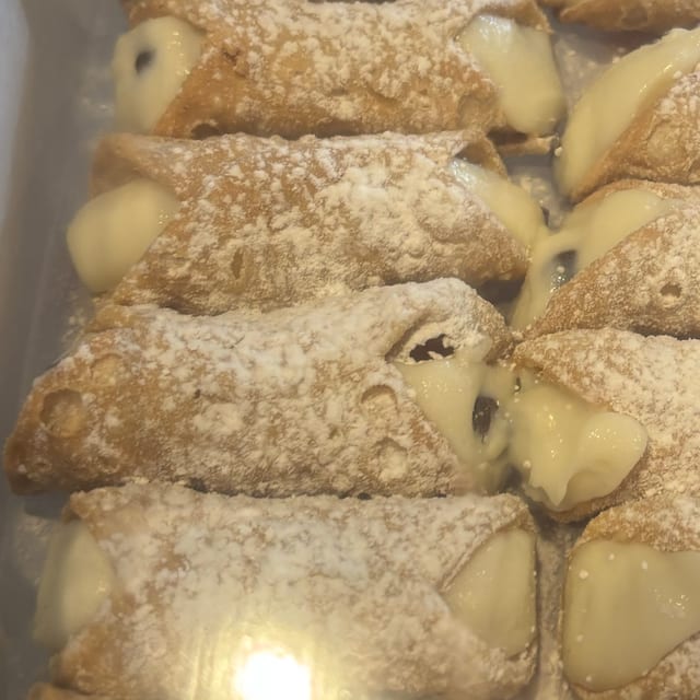 Cannoli.